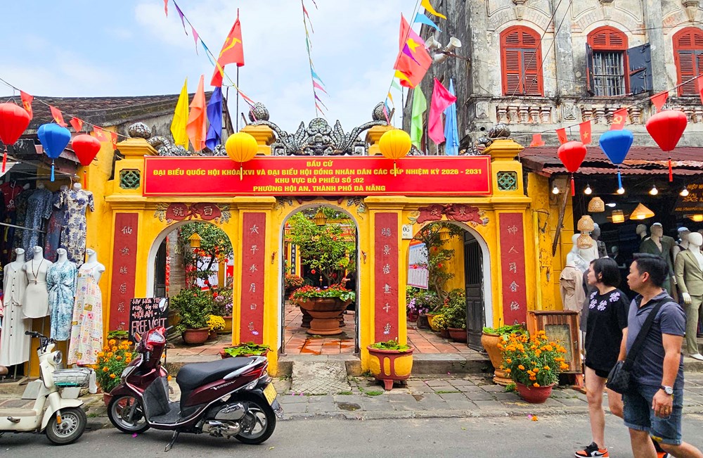 Đà Nẵng rực rỡ cờ hoa chào mừng Ngày bầu cử - ảnh 9