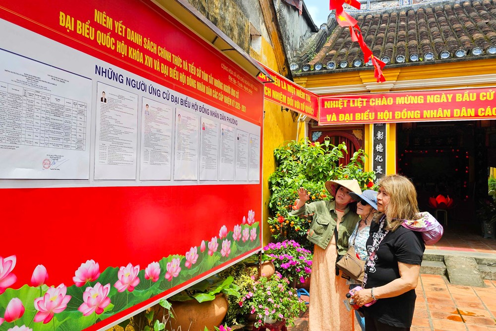 Đà Nẵng rực rỡ cờ hoa chào mừng Ngày bầu cử - ảnh 11