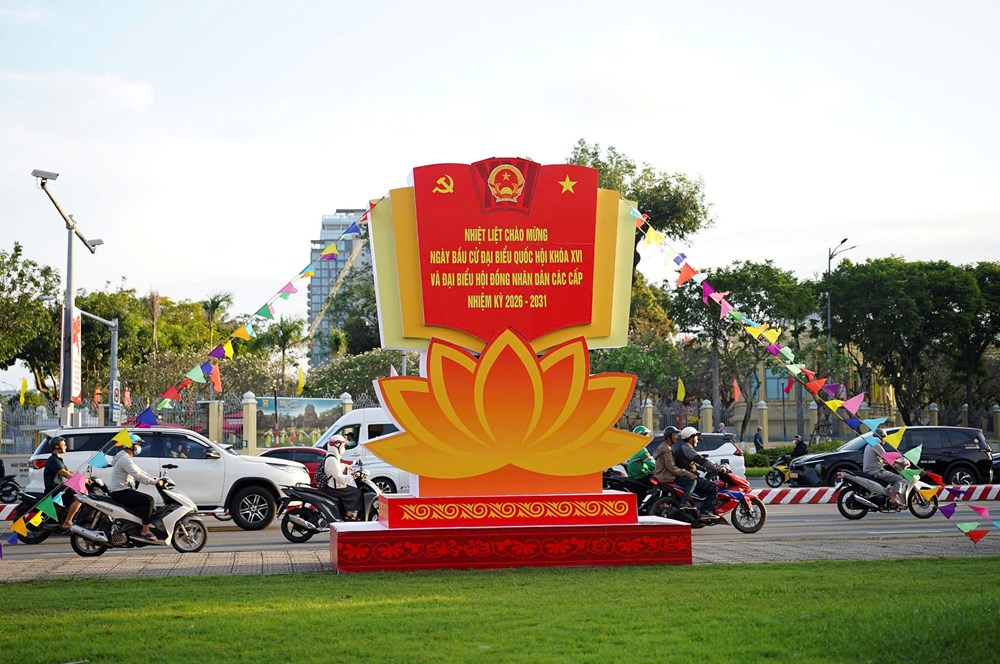 Đà Nẵng rực rỡ cờ hoa chào mừng Ngày bầu cử - ảnh 6