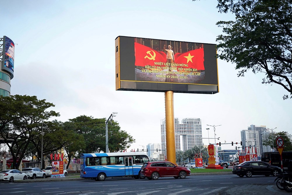 Đà Nẵng rực rỡ cờ hoa chào mừng Ngày bầu cử - ảnh 16