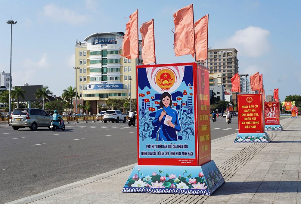 Đà Nẵng rực rỡ cờ hoa chào mừng Ngày bầu cử - ảnh 3