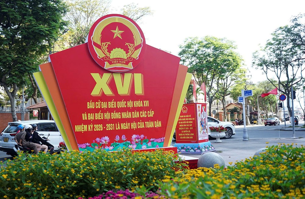 Đà Nẵng rực rỡ cờ hoa chào mừng Ngày bầu cử - ảnh 15
