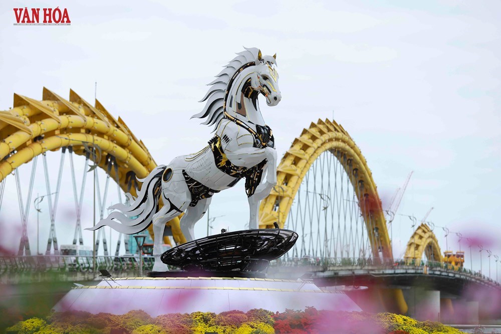 Linh vật Kim Mã tiếp tục “tỏa sáng” tại không gian công cộng Đà Nẵng - ảnh 2