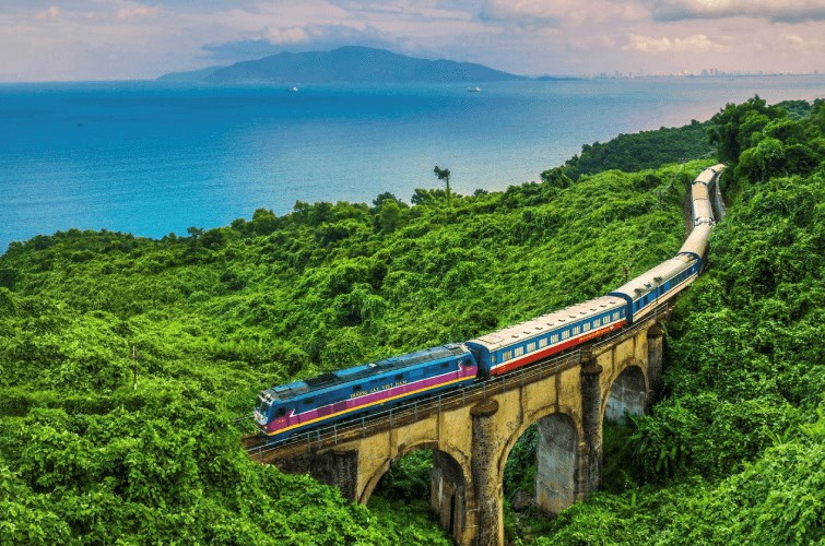 Cơ hội ngắm đèo Hải Vân từ tàu hỏa với giá vé giảm sâu - ảnh 1