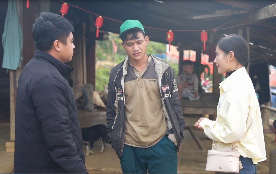 Giáo viên vùng cao bám bản tuyên truyền ngày bầu cử - ảnh 1