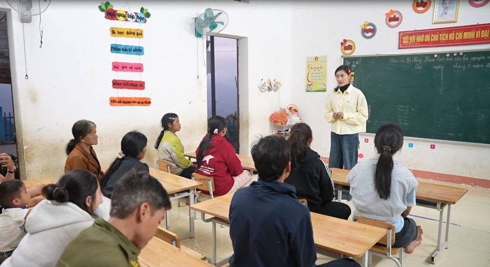 Giáo viên vùng cao bám bản tuyên truyền ngày bầu cử - ảnh 5