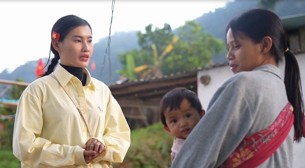 Giáo viên vùng cao bám bản tuyên truyền ngày bầu cử - ảnh 2