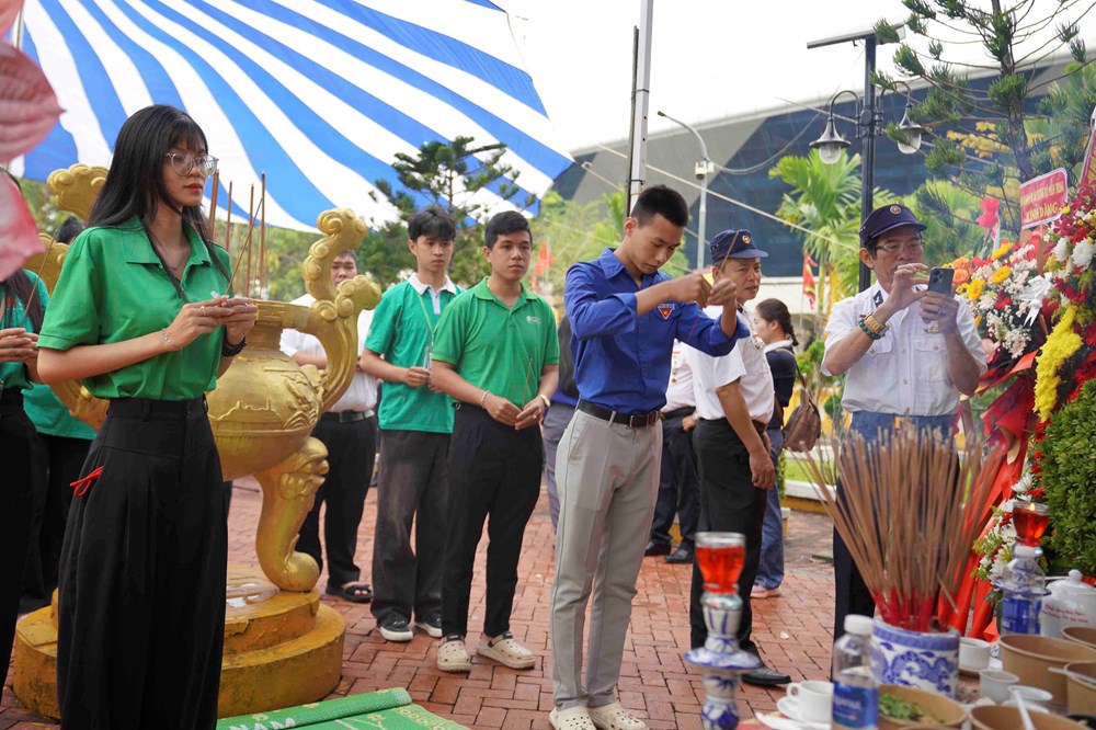 Dâng hương tưởng niệm, tri ân liệt sĩ Gạc Ma - ảnh 2