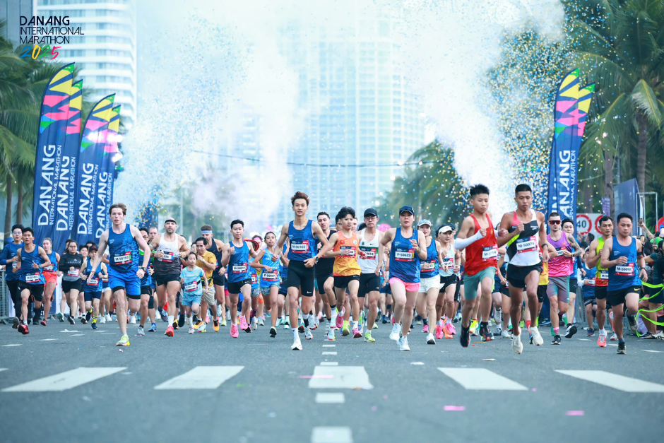 Gần 10.000 vận động viên tranh tài tại Marathon quốc tế Đà Nẵng 2026 - ảnh 1