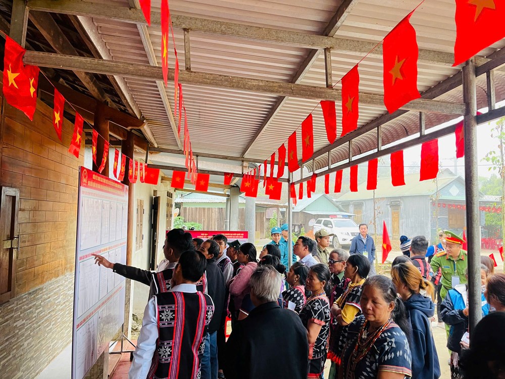 Cử tri Đà Nẵng phấn khởi đi bầu cử đại biểu Quốc hội và HĐND các cấp - ảnh 8