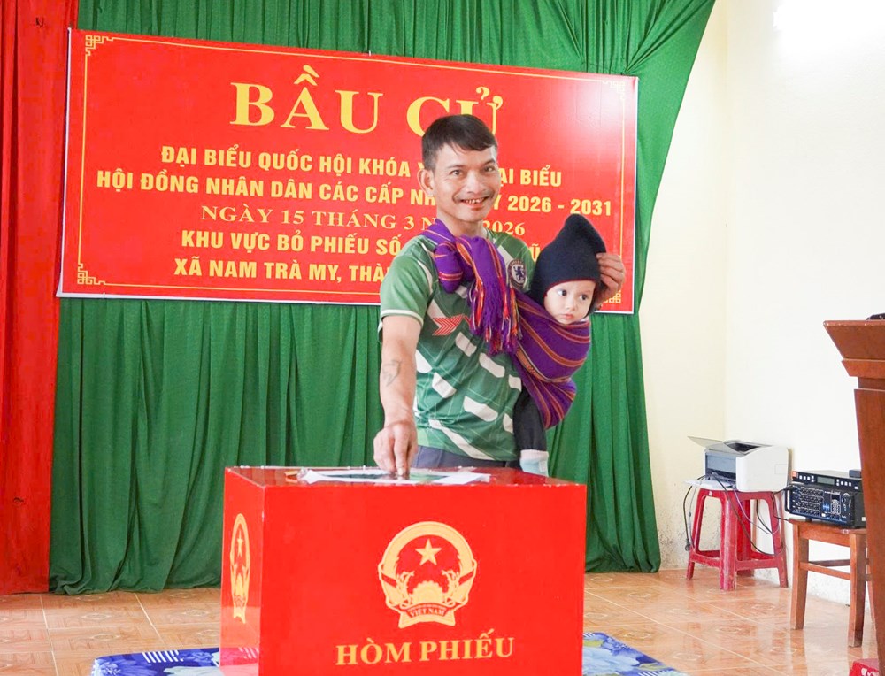 Cử tri Đà Nẵng phấn khởi đi bầu cử đại biểu Quốc hội và HĐND các cấp - ảnh 10