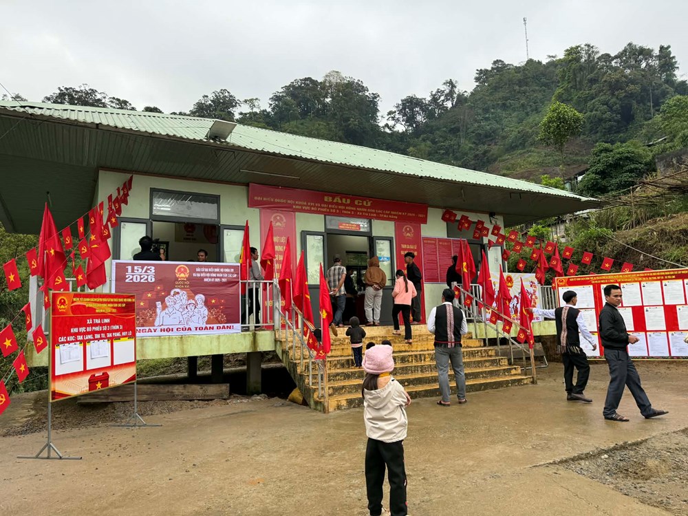 Cử tri Đà Nẵng phấn khởi đi bầu cử đại biểu Quốc hội và HĐND các cấp - ảnh 11