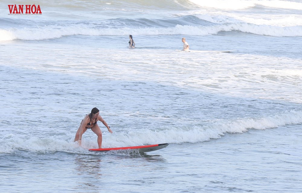 Bãi biển Đà Nẵng hút khách quốc tế - ảnh 9