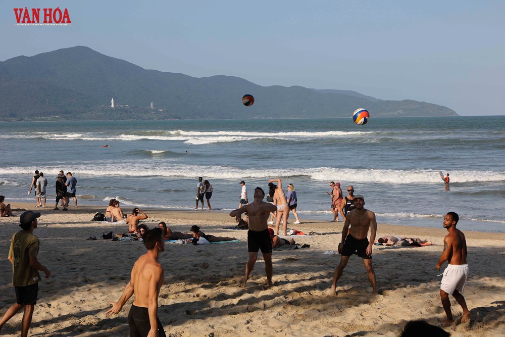 Bãi biển Đà Nẵng hút khách quốc tế - ảnh 7