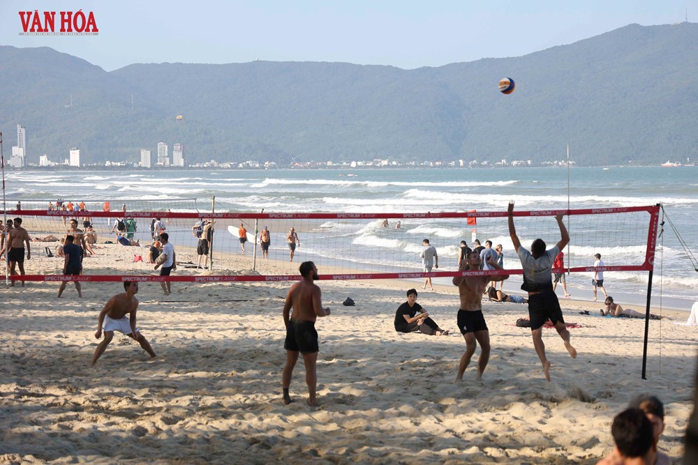 Bãi biển Đà Nẵng hút khách quốc tế - ảnh 6
