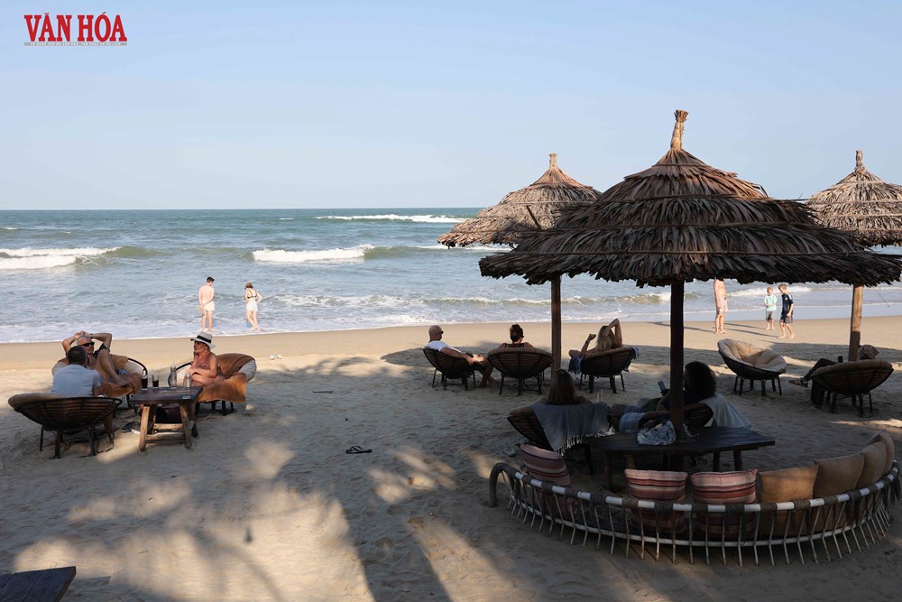 Bãi biển Đà Nẵng hút khách quốc tế - ảnh 12