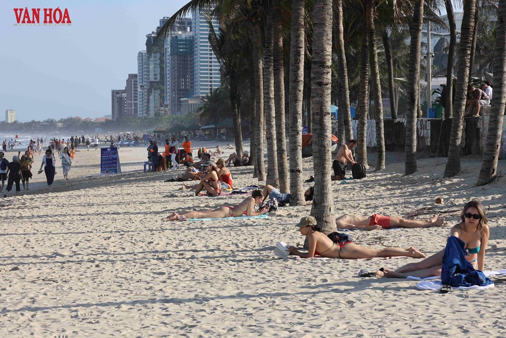 Bãi biển Đà Nẵng hút khách quốc tế - ảnh 3
