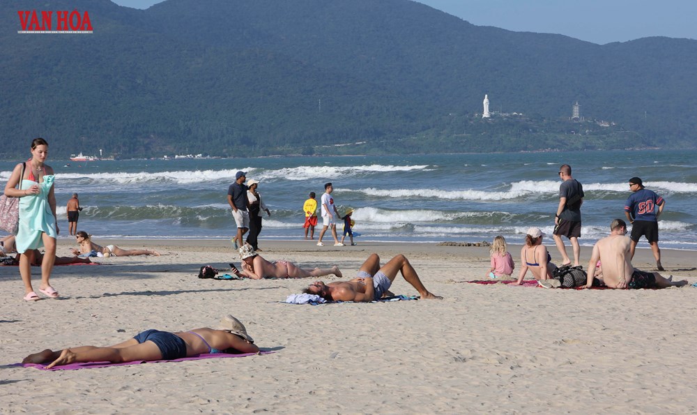 Bãi biển Đà Nẵng hút khách quốc tế - ảnh 8