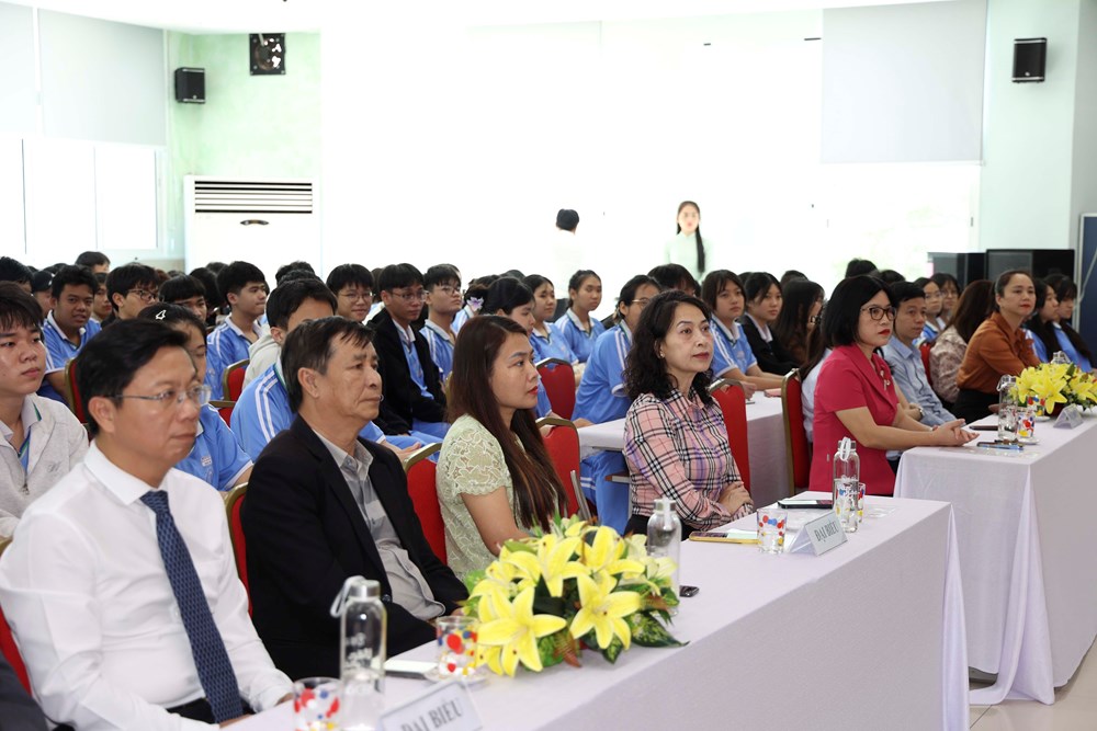 Trưng bày tài nguyên thông tin và nói chuyện chuyên đề về chí sĩ Phan Châu Trinh - ảnh 3