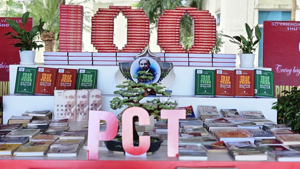 Trưng bày tài nguyên thông tin và nói chuyện chuyên đề về chí sĩ Phan Châu Trinh - ảnh 5