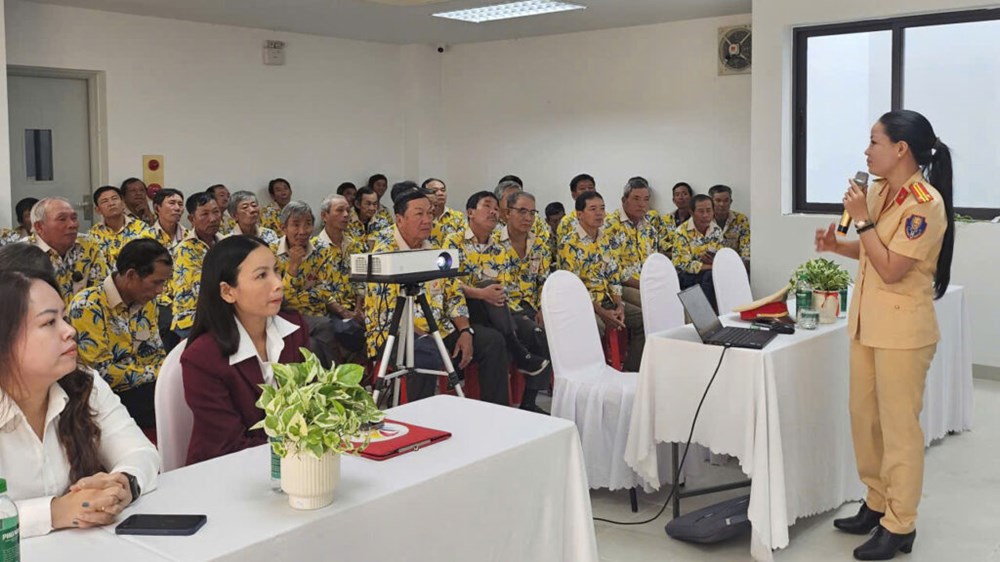 Đẩy mạnh nâng cao “chất và lượng” cho đội xích lô du lịch Đà Nẵng - ảnh 1