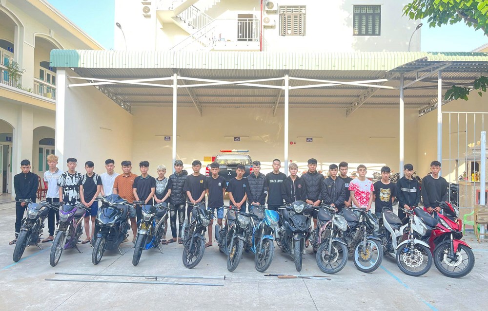 Tạm giữ hình sự nhóm thanh thiếu niên hỗn chiến trên phố - ảnh 1