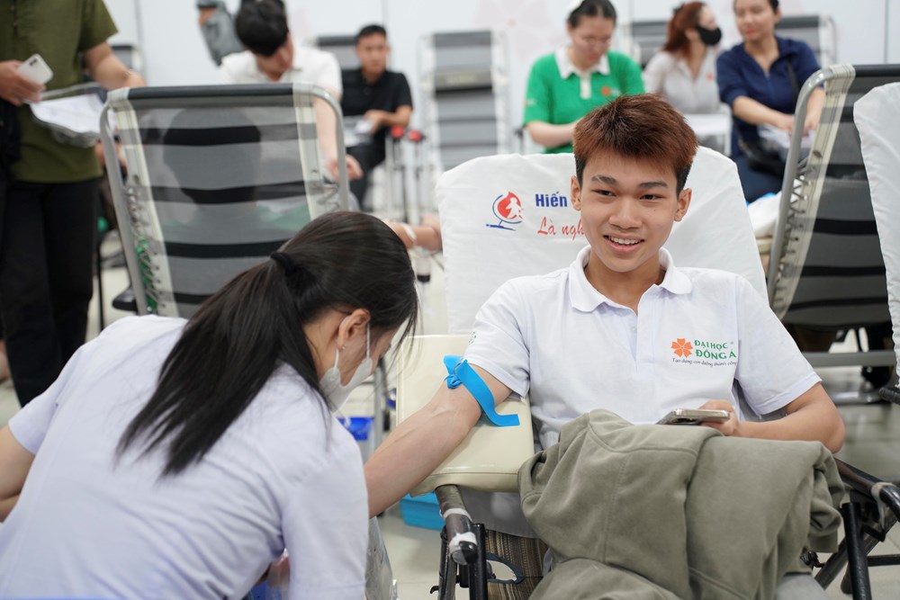 Hơn 450 “giọt máu sẻ chia” tại Ngày hội hiến máu - ảnh 3