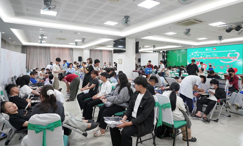 Hơn 450 “giọt máu sẻ chia” tại Ngày hội hiến máu - ảnh 1