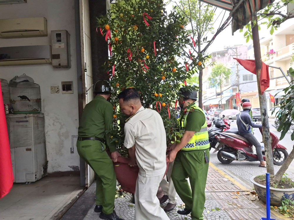 Đà Nẵng ra quân lập lại trật tự vỉa hè, hướng tới đô thị văn minh, hiện đại - ảnh 4