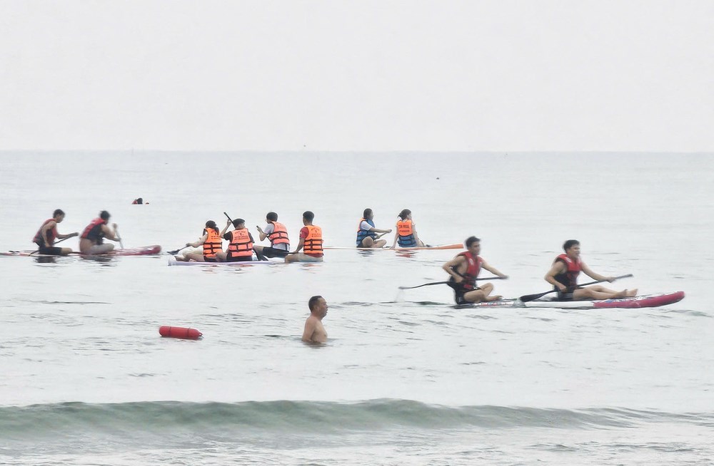 Đà Nẵng siết quản lý chèo SUP, quy định rõ khung giờ và vùng hoạt động - ảnh 1
