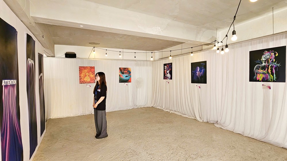 Sinh viên Đà Nẵng tổ chức triển lãm nhận diện nội dung “AI rác” trên mạng xã hội - ảnh 1