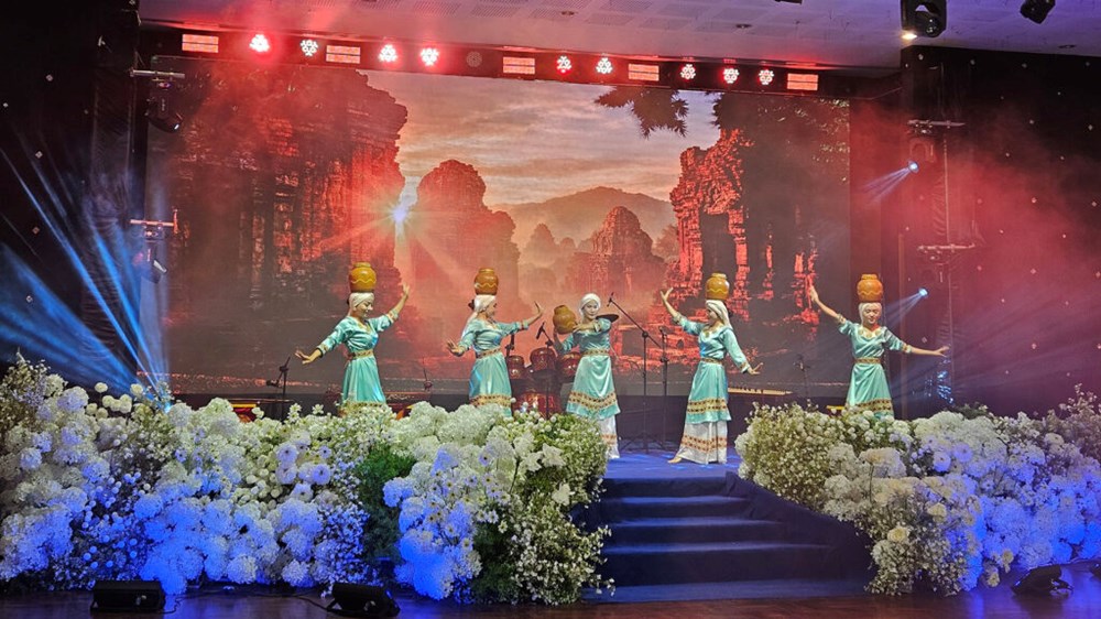 Đà Nẵng đẩy mạnh kết nối văn hóa - du lịch với Nam Lào - ảnh 2