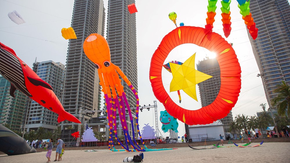 Diều nghệ thuật “vẽ” sắc màu mới cho du lịch biển Đà Nẵng - ảnh 1