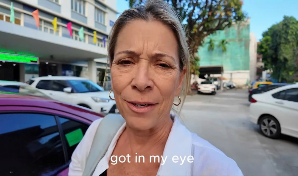 Du khách Mỹ bất ngờ với chi phí khám mắt 45.000 đồng tại Đà Nẵng - ảnh 1