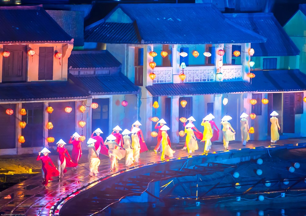 Sắc áo dài bên sông Hàn: Điểm hẹn văn hóa mới của Đà Nẵng - ảnh 1