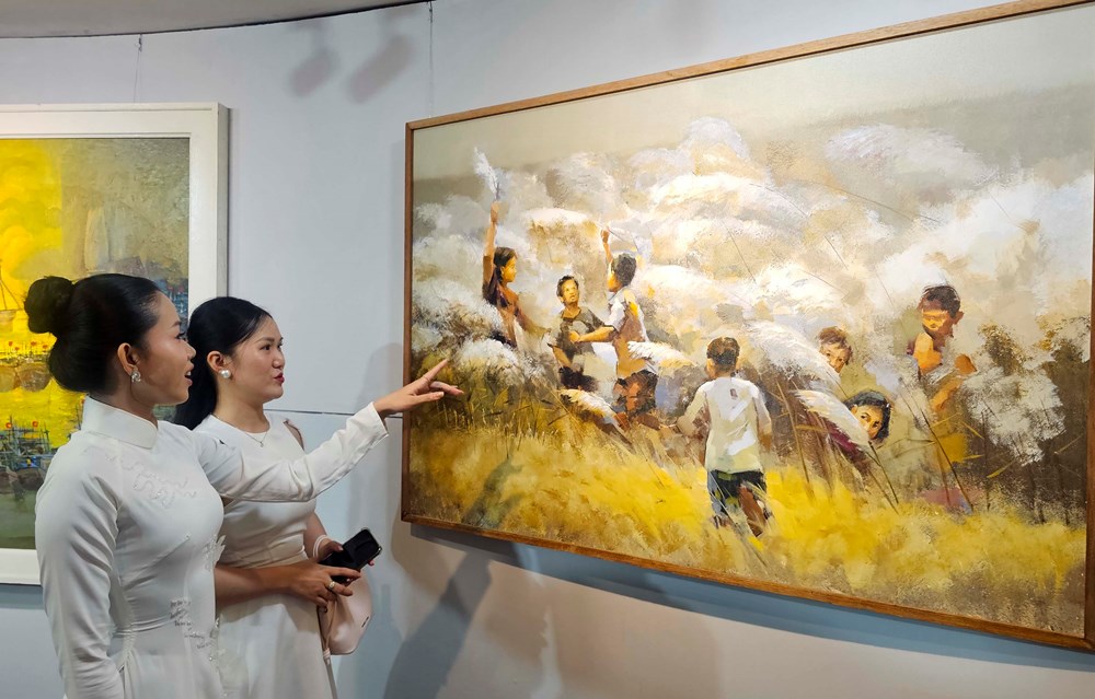 Nghệ sĩ Đà Nẵng kể chuyện quê hương qua triển lãm “Sắc màu đất Quảng” - ảnh 11