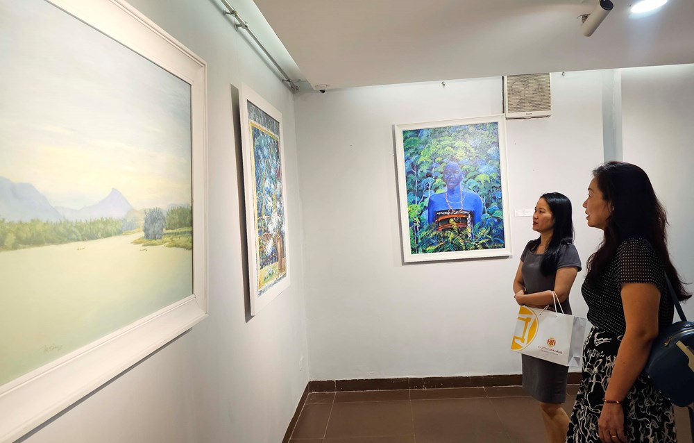 Nghệ sĩ Đà Nẵng kể chuyện quê hương qua triển lãm “Sắc màu đất Quảng” - ảnh 9