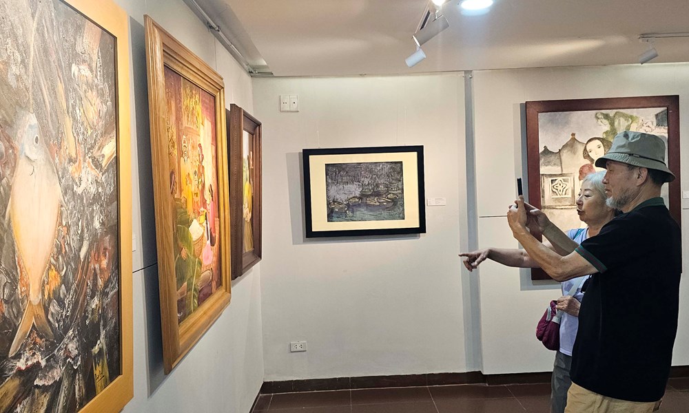 Nghệ sĩ Đà Nẵng kể chuyện quê hương qua triển lãm “Sắc màu đất Quảng” - ảnh 13