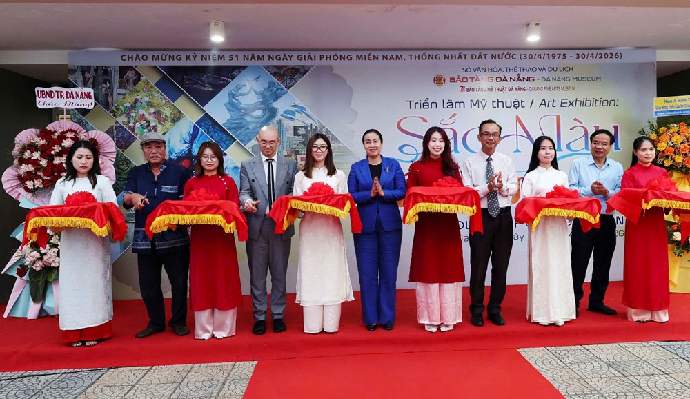 Nghệ sĩ Đà Nẵng kể chuyện quê hương qua triển lãm “Sắc màu đất Quảng” - ảnh 1