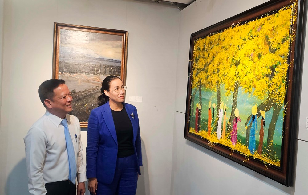 Nghệ sĩ Đà Nẵng kể chuyện quê hương qua triển lãm “Sắc màu đất Quảng” - ảnh 2