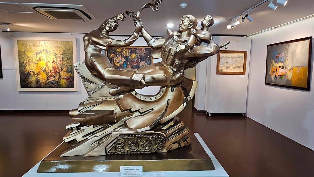 Nghệ sĩ Đà Nẵng kể chuyện quê hương qua triển lãm “Sắc màu đất Quảng” - ảnh 6