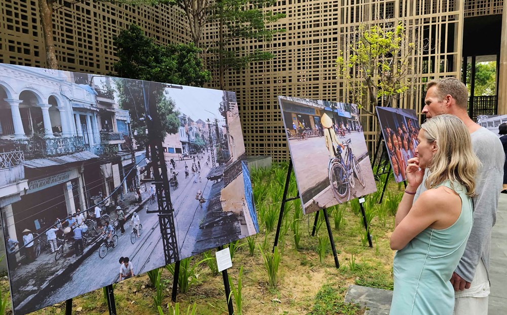 Khai mạc triển lãm ảnh “Giao điểm Việt Nam”  - ảnh 9