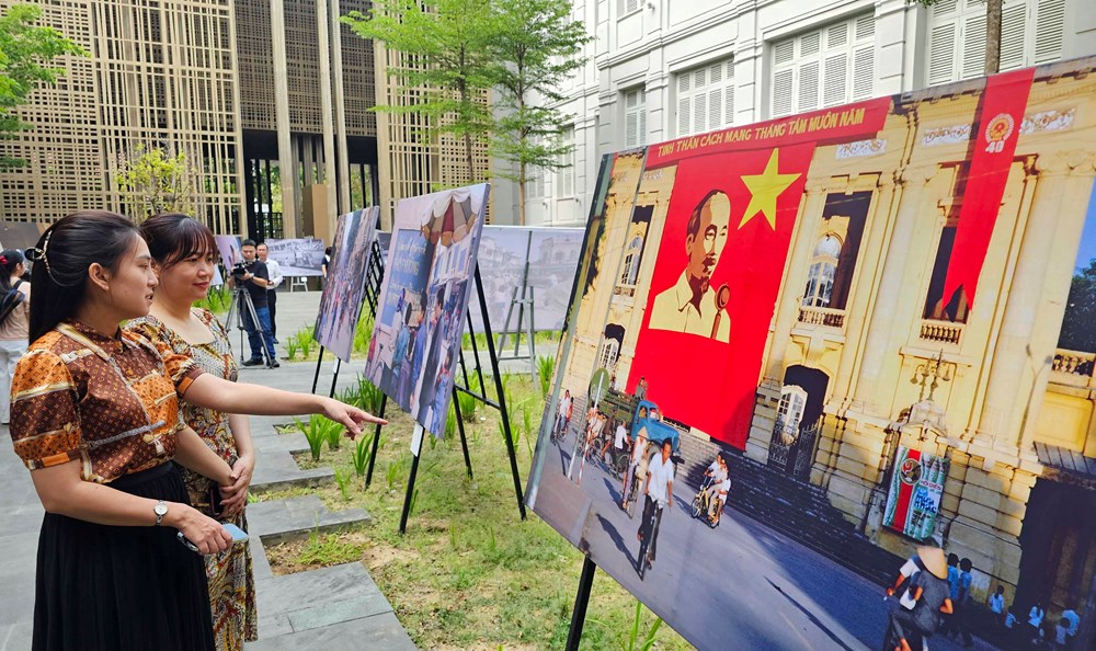 Khai mạc triển lãm ảnh “Giao điểm Việt Nam”  - ảnh 8