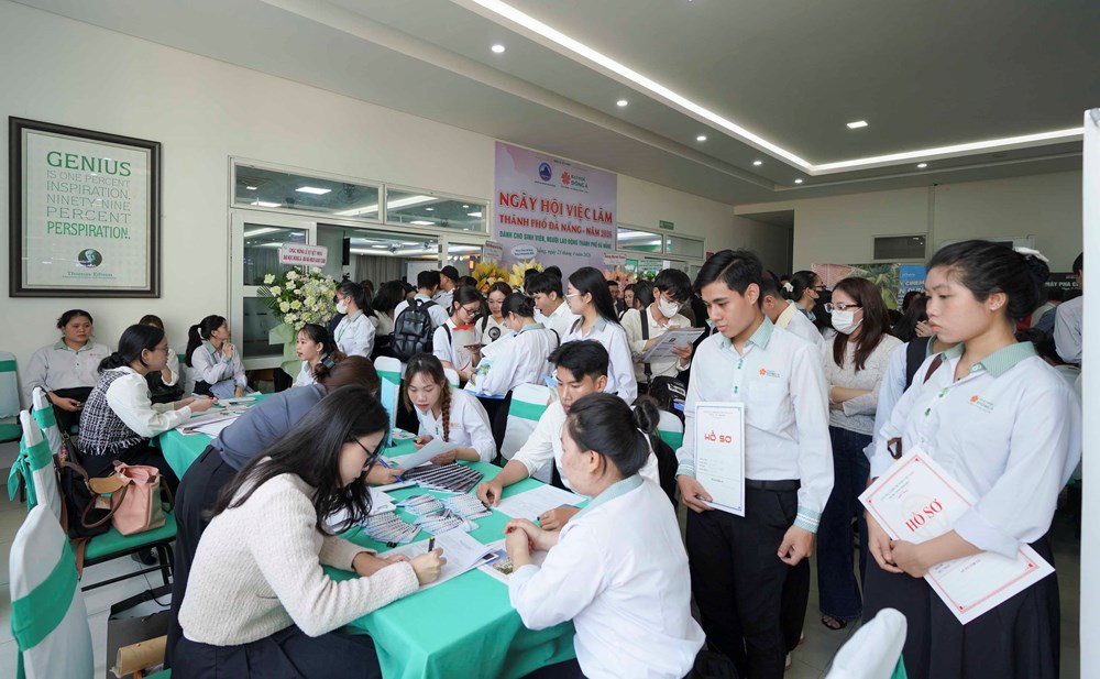 Hơn 8.000 lượt phỏng vấn tại Ngày hội việc làm 2026 ở Đà Nẵng - ảnh 2