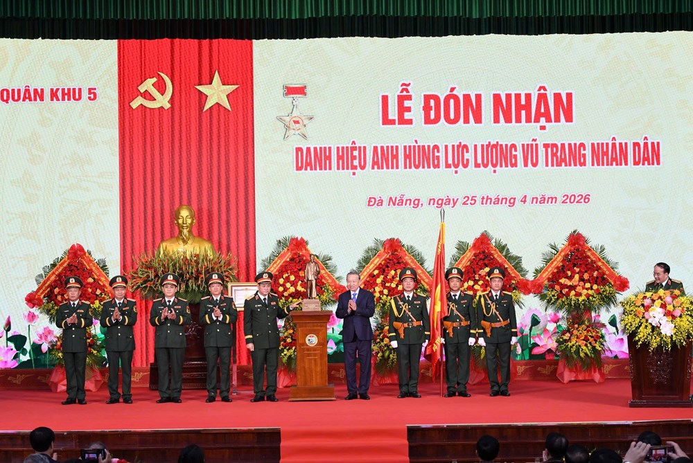 Quân khu 5 đón nhận danh hiệu Anh hùng lực lượng vũ trang nhân dân - ảnh 1