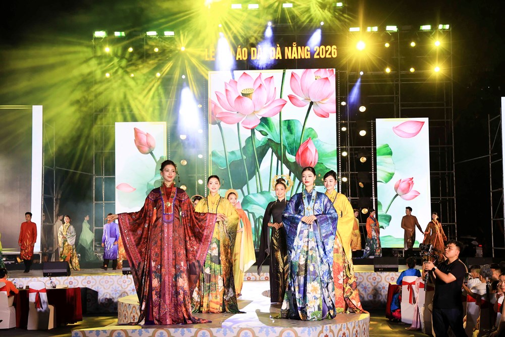 Áo dài Việt Nam trong đời sống đương đại - ảnh 2