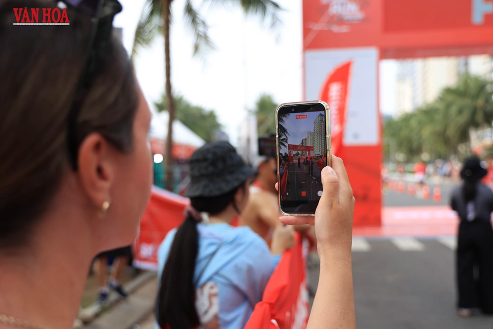 Gần 8.000 VĐV tham gia Giải chạy AirAsia RedRun Đà Nẵng 2026 - Quán quân 21  - ảnh 9