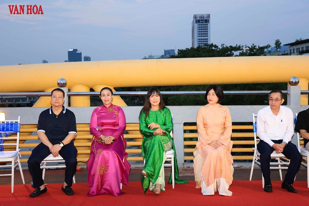 Khép lại Lễ hội Áo dài Đà Nẵng 2026 bằng “bản hòa ca” trên sông Hàn - ảnh 4