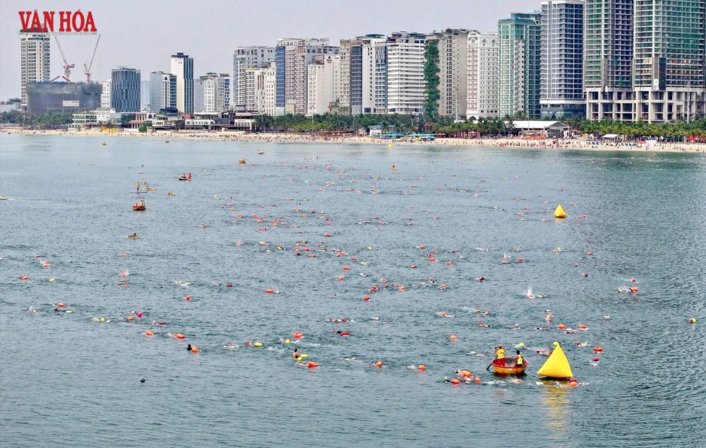 Gần 500 VĐV tranh tài Giải bơi biển “Vượt sóng mùa hè” Đà Nẵng 2026 - ảnh 8