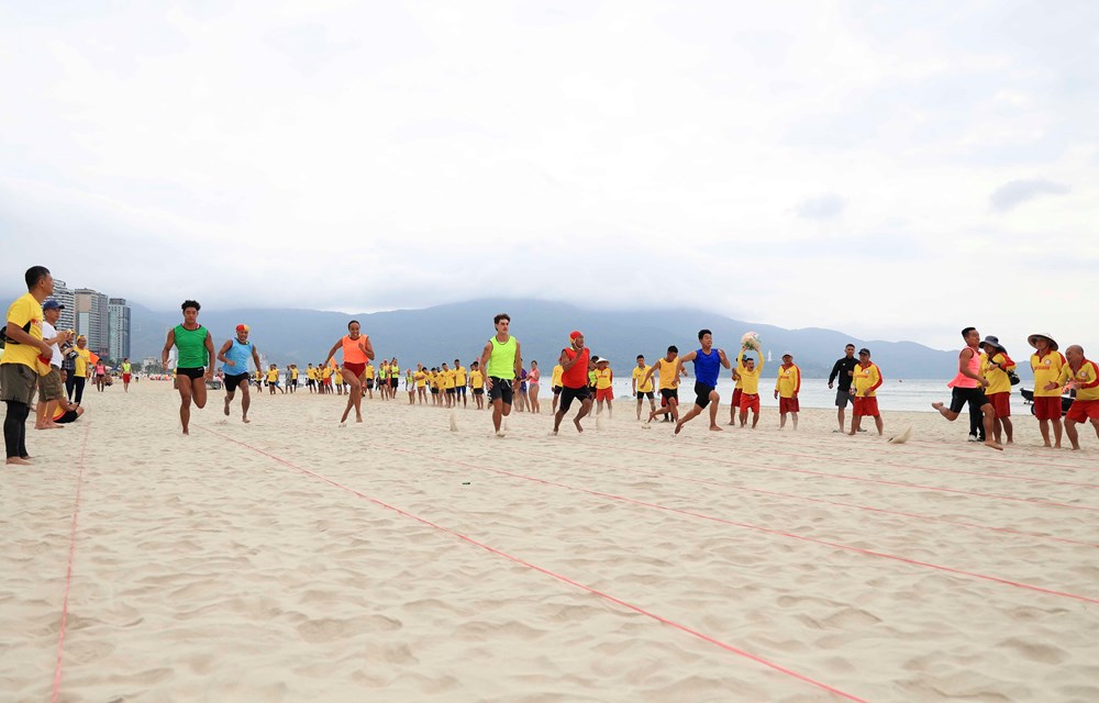 Sôi nổi Hội thi cứu hộ biển quốc tế Đà Nẵng 2026 - ảnh 2